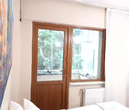 Sehrin Merkezinde Yasamin Kalbinde Стамбул